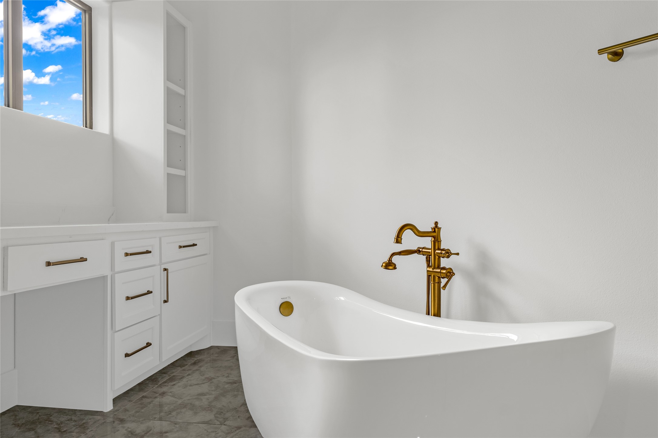 2031 Peppermill Road Houston, TX 77080 - Photo 26 of 48 Soak your cares away in this oversized tub, which holds up to 52 gallons of water.