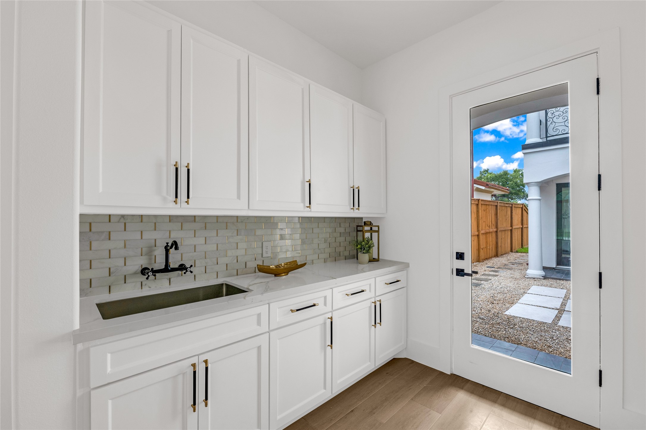 2031 Peppermill Road Houston, TX 77080 - Photo 38 of 48 Private entry into the casita features a wet bar with a cozy sitting area directly across—ideal for guests or extended stays.