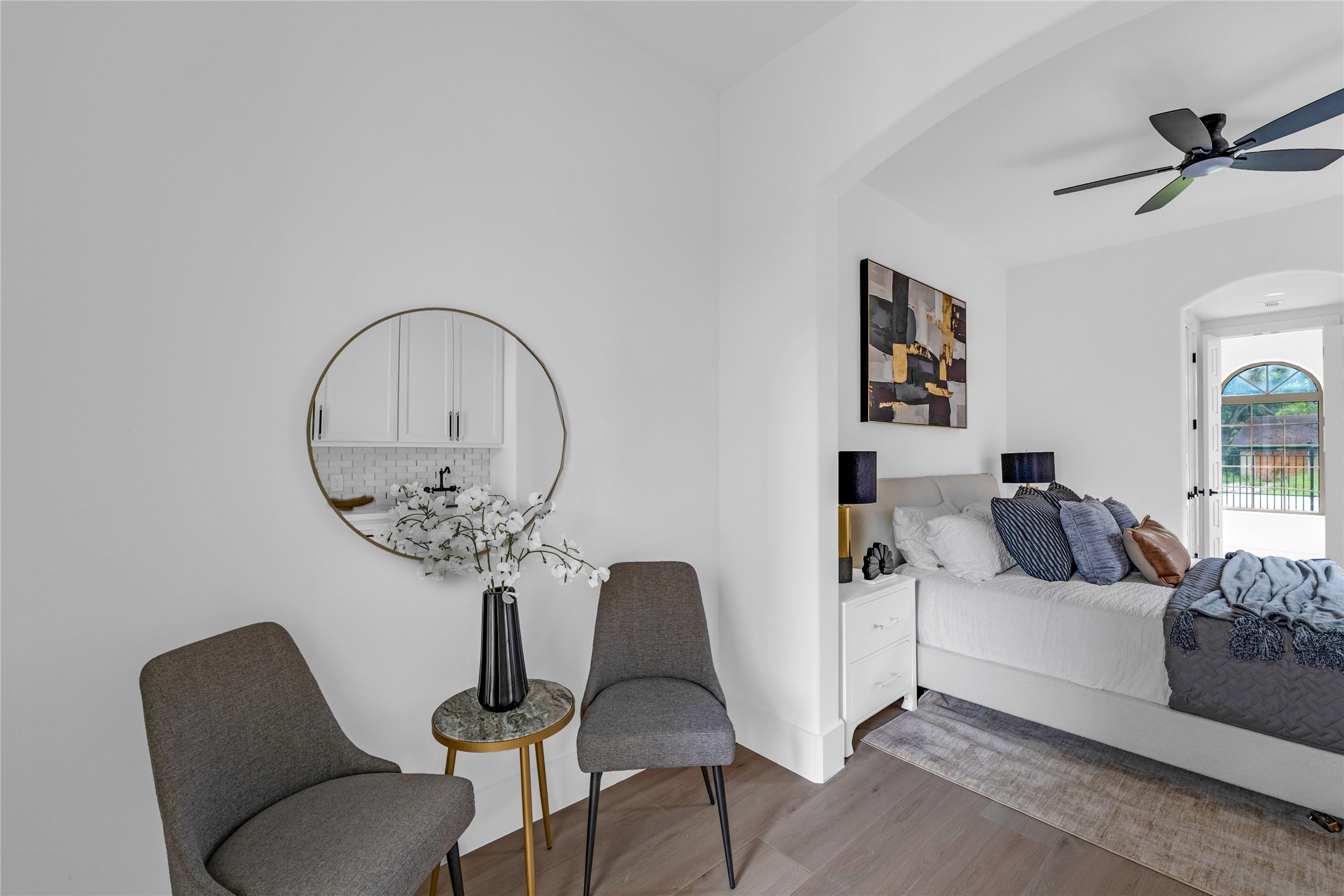 2031 Peppermill Road Houston, TX 77080 - Photo 39 of 48 The sitting area offers ample space for a chaise lounge or a refrigerator.