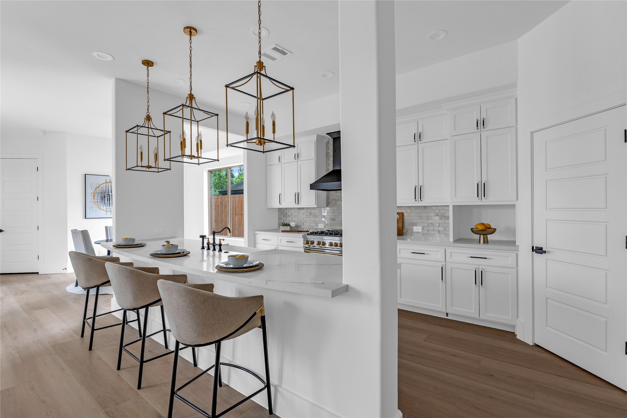 2031 Peppermill Road Houston, TX 77080 - Photo 10 of 48 The open kitchen flows directly into the breakfast room.