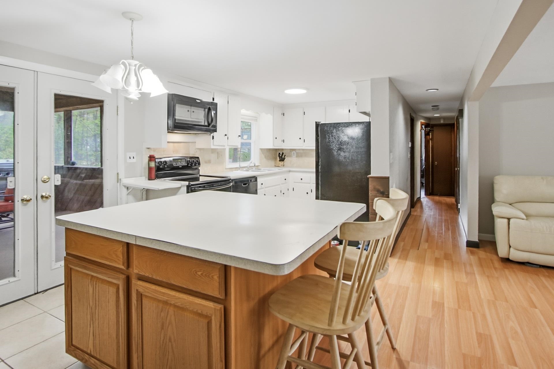 15 Lincoln Street Pelham, NH 03076 - Photo 3 of 50