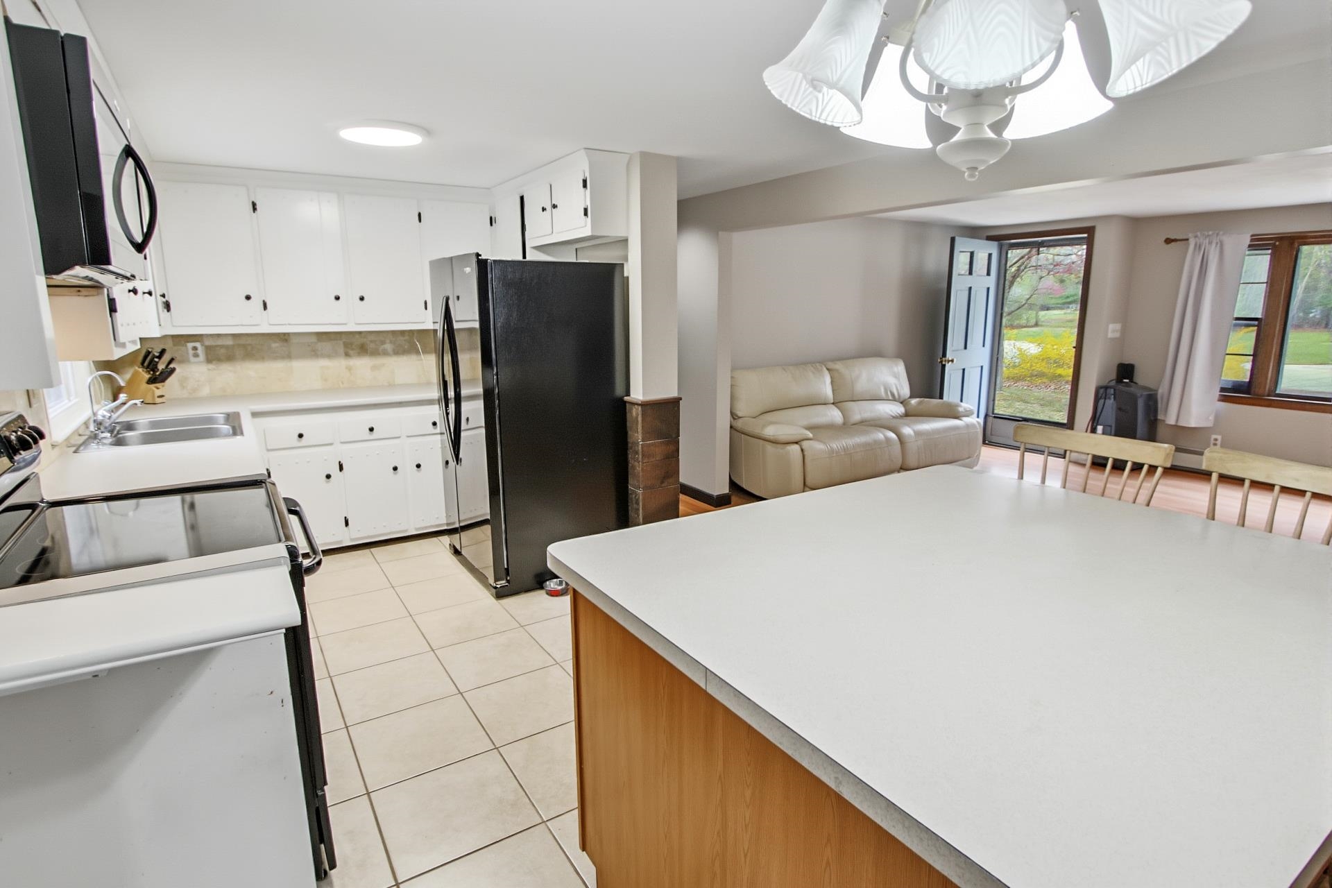15 Lincoln Street Pelham, NH 03076 - Photo 4 of 50