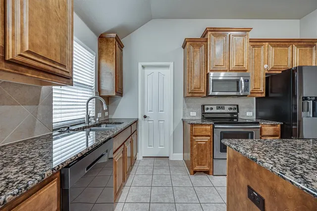 $2,800 | 6625 Thistle Wood Drive, Midlothian, TX 76065