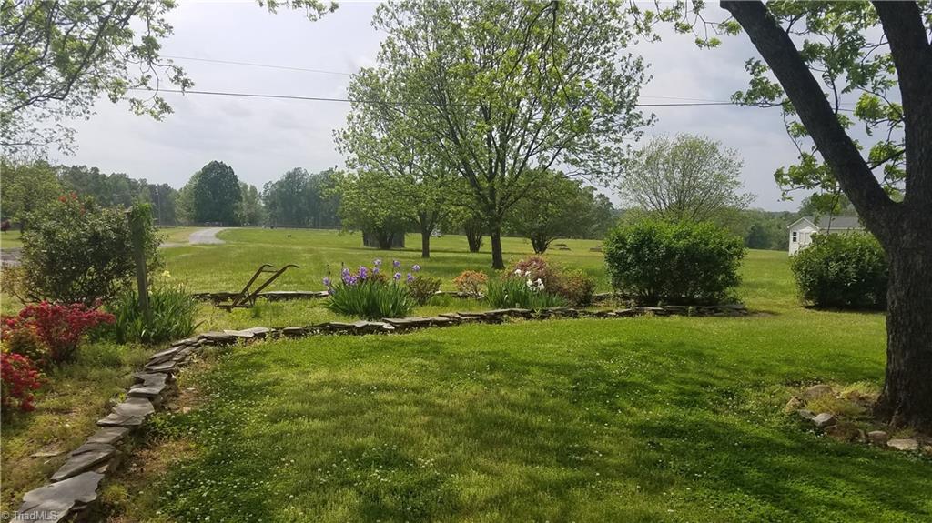 137 Palmer Road Reidsville, NC 27320 - Photo 8 of 11 Gallery Image 8