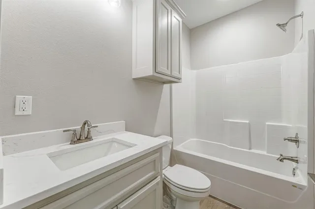 $675,000 | 981 Clinton Avenue, Stephenville, TX 76401