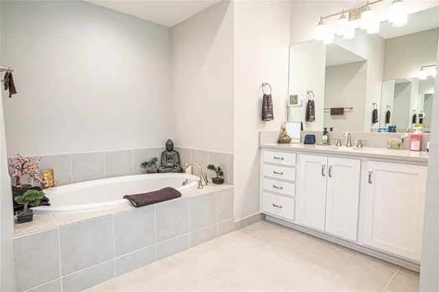 $579,900 | 5013 Sevilla Shores Drive, Wimauma, FL 33598