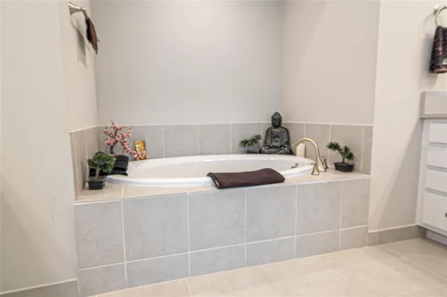 $579,900 | 5013 Sevilla Shores Drive, Wimauma, FL 33598