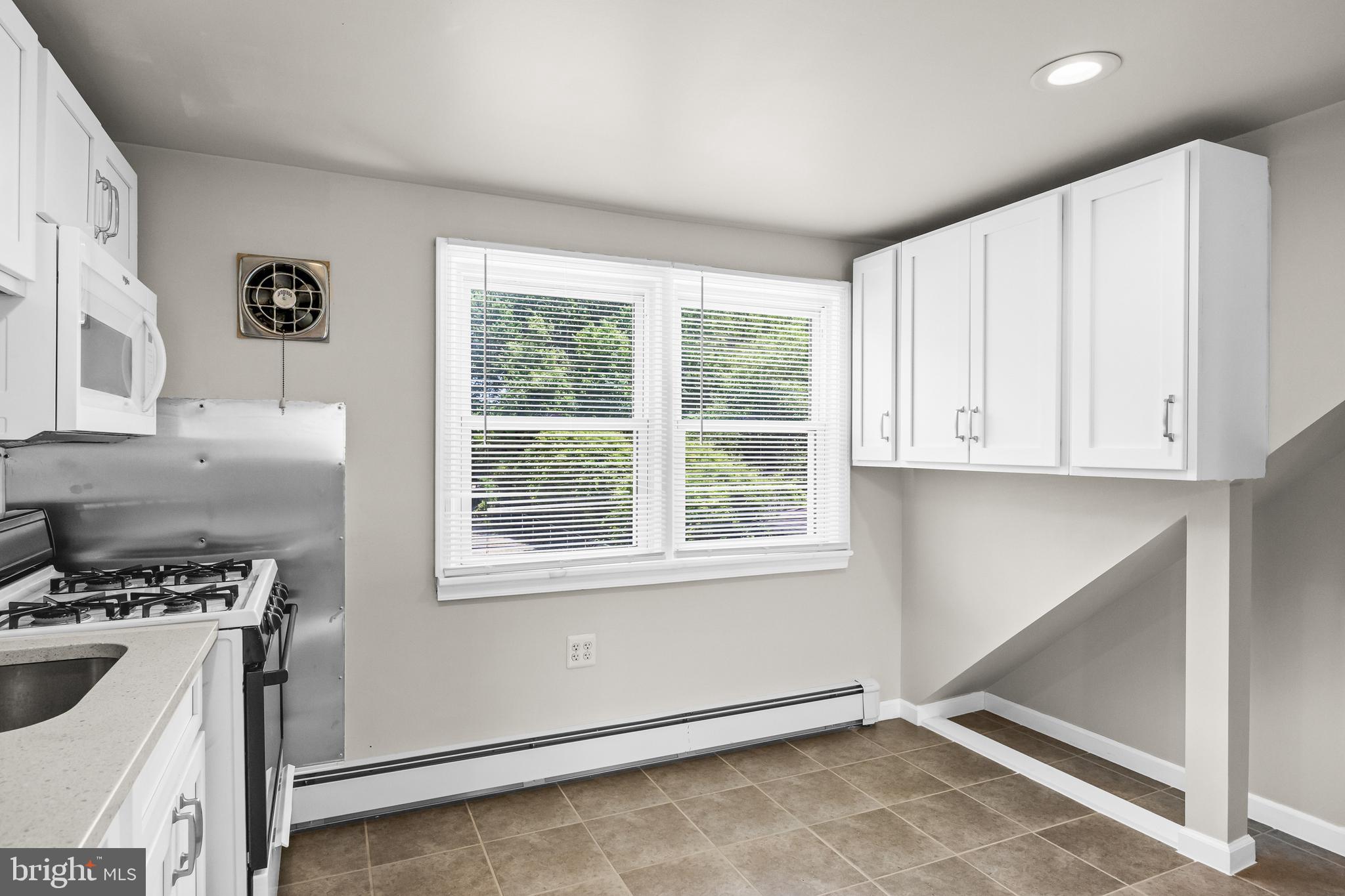 733 North Forklanding Road Maple Shade, NJ 08052 - Photo 9 of 21