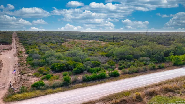 $270,000 | 291 County Road 1670, Moore, TX 78057