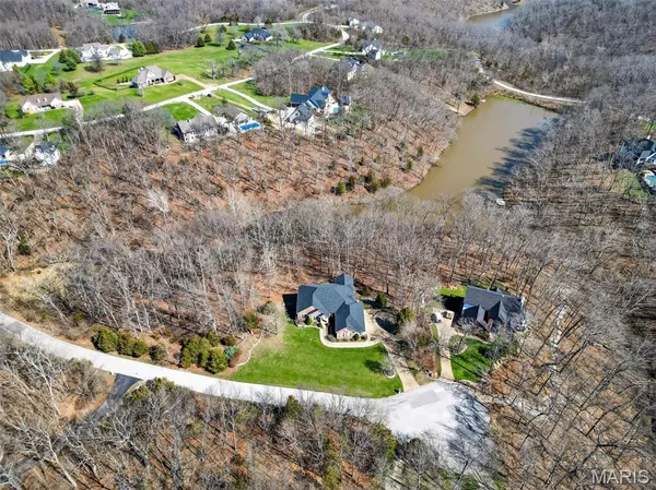 $739,900 | 762 Lake Valley Drive, Defiance, MO 63341