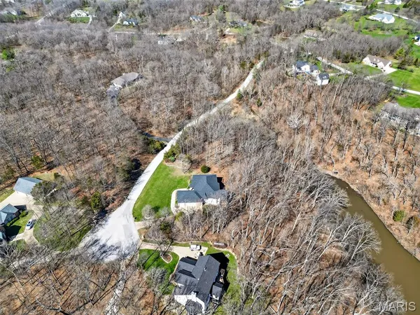 $739,900 | 762 Lake Valley Drive, Defiance, MO 63341