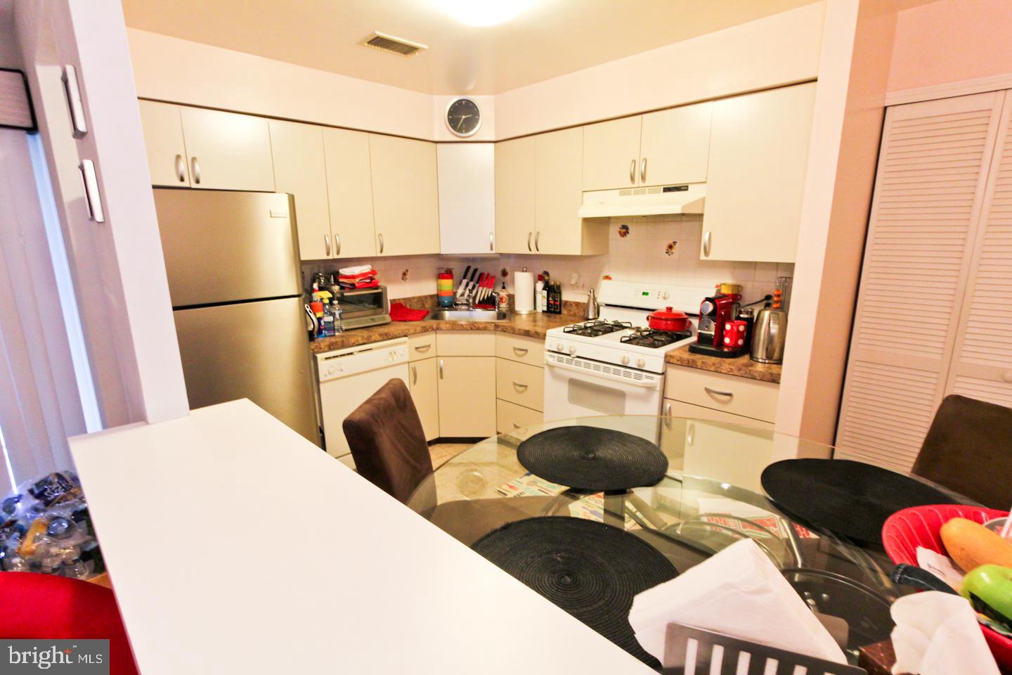 301 Byberry Road, Unit H2 Philadelphia, PA 19116 - Photo 8 of 25 Gallery Image 8