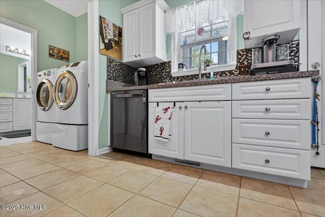 $839,000 | 104 Northeast 27th Street, Oak Island, NC 28465