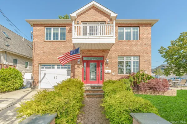 $789,000 | 30 East Boulevard, East Rockaway, NY 11518