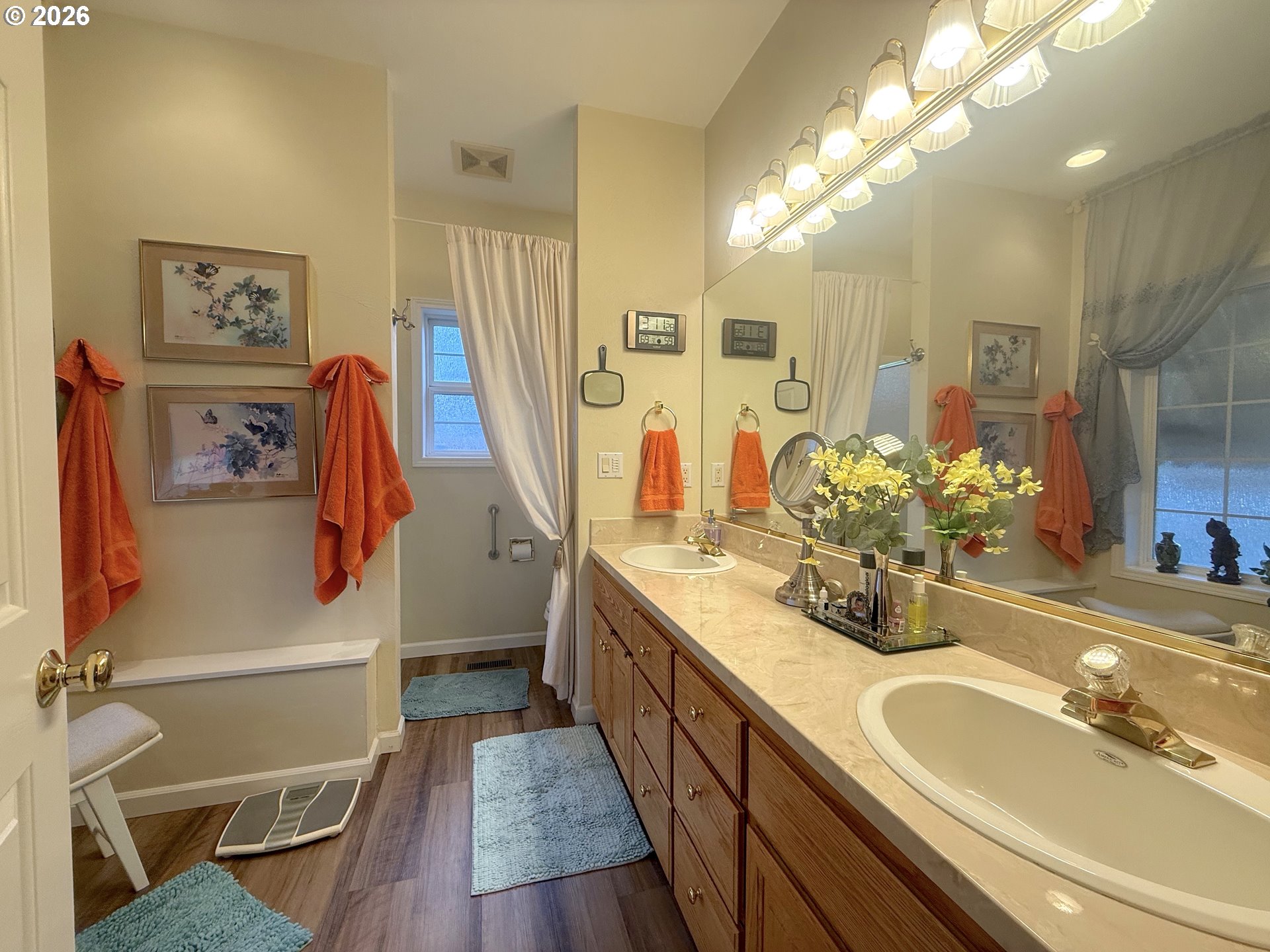 1505 Canal Street Springfield, OR 97477 - Photo 17 of 32 Owner's Suite Bathroom