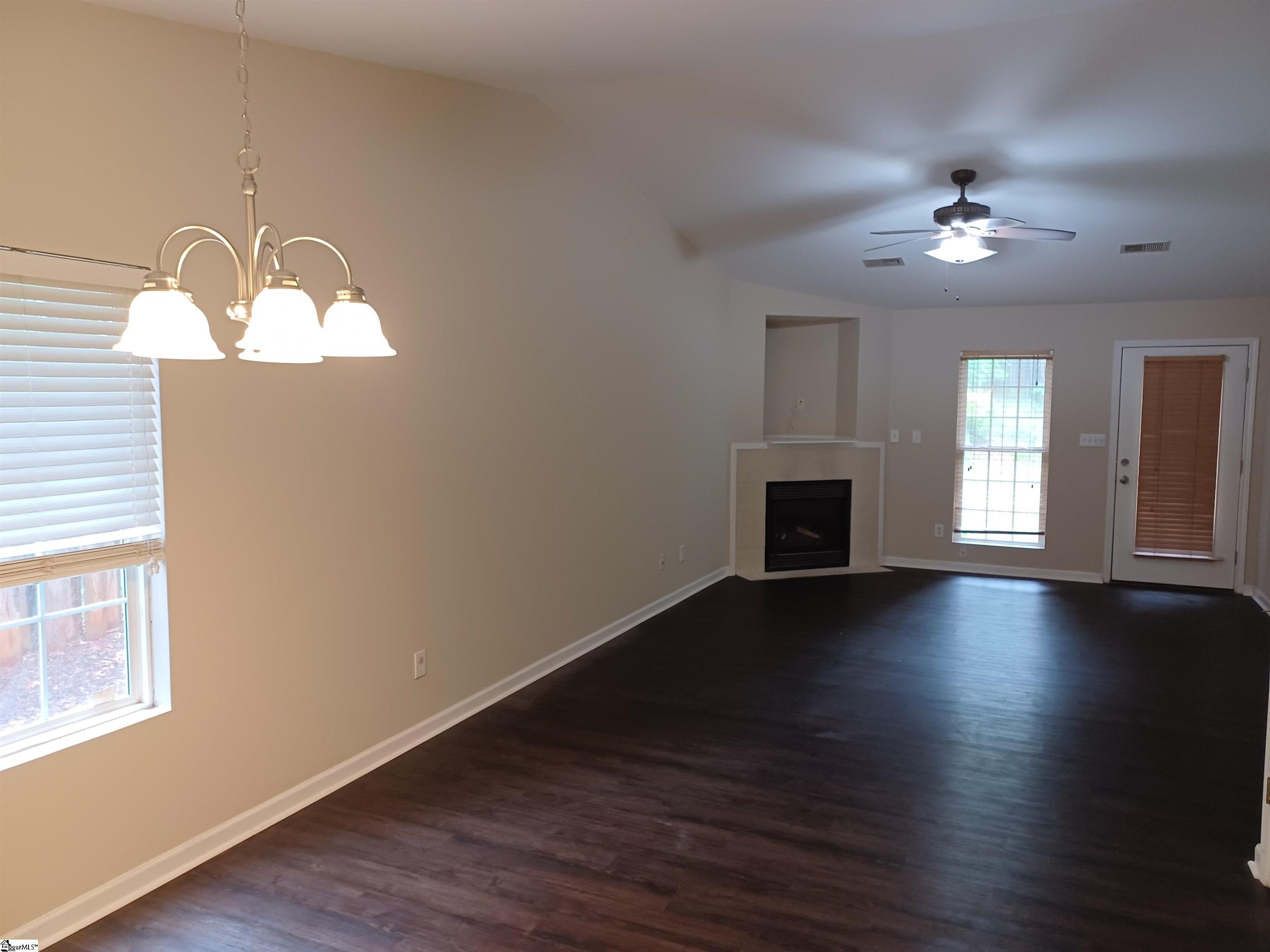 315 Farnsworth Road Spartanburg, SC 29301 - Photo 2 of 27 Gallery Image 2