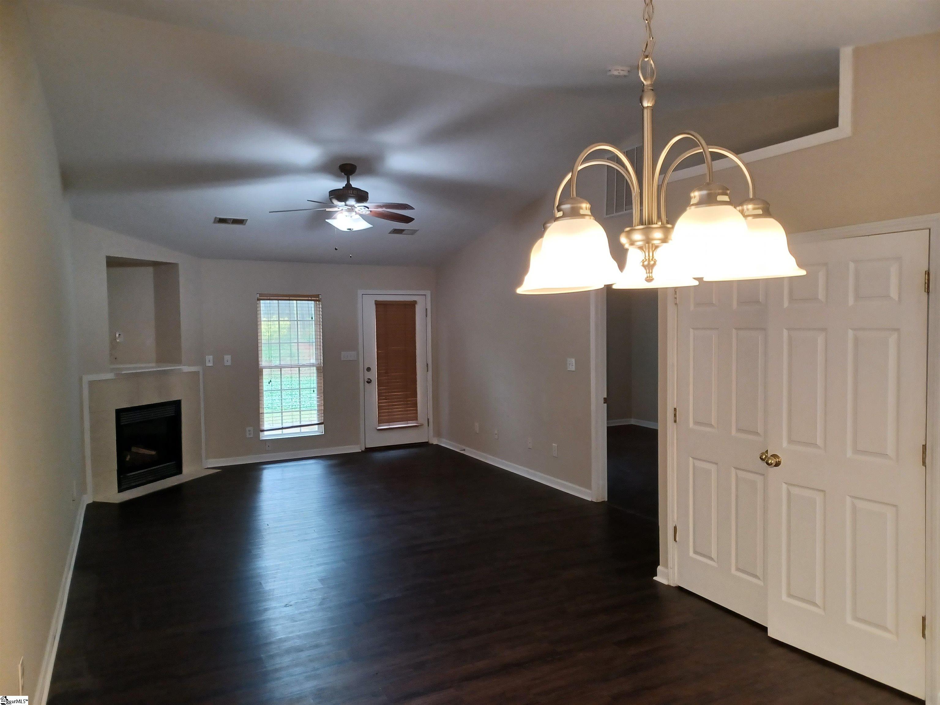 315 Farnsworth Road Spartanburg, SC 29301 - Photo 3 of 27 Gallery Image 3