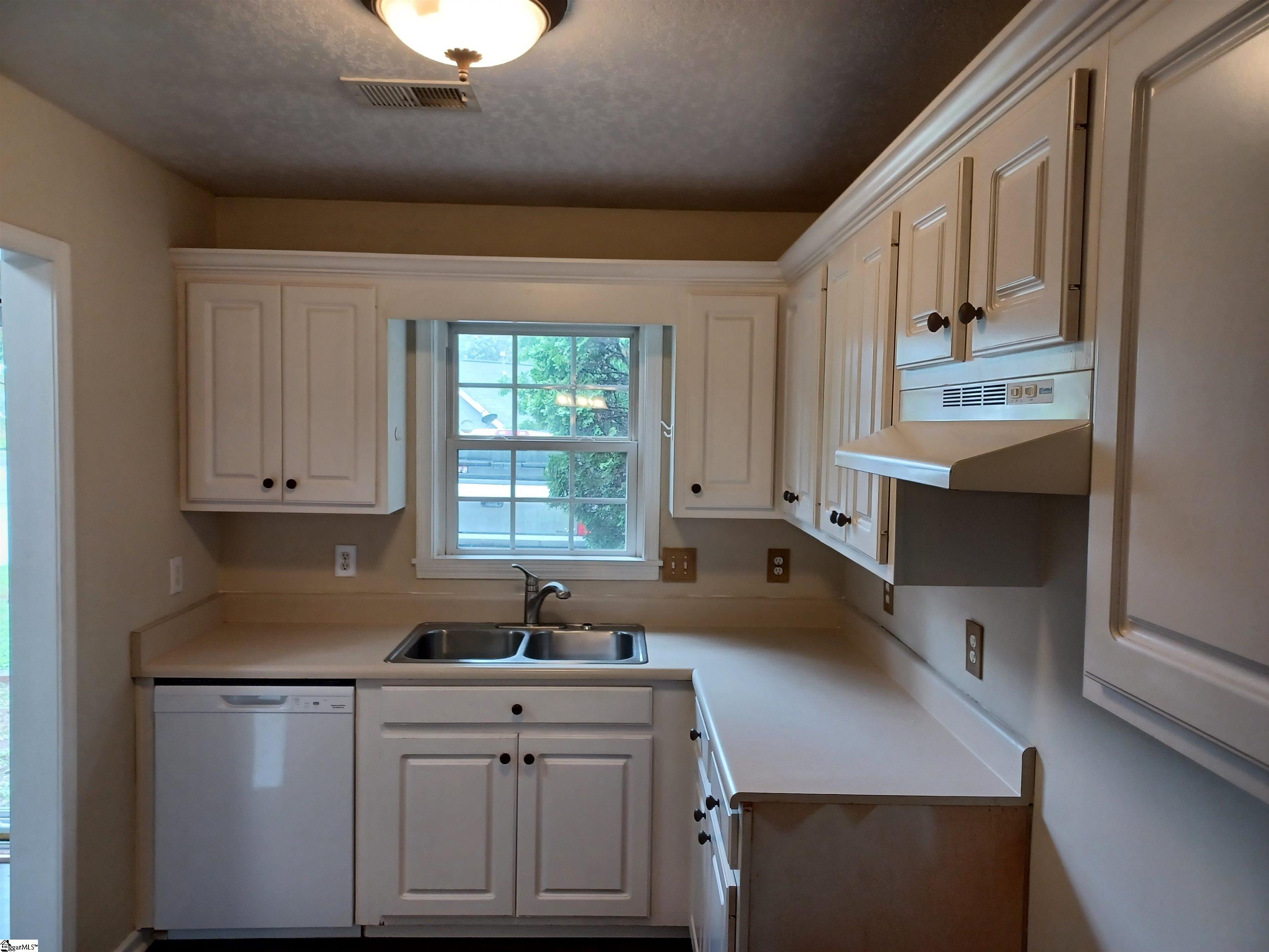 315 Farnsworth Road Spartanburg, SC 29301 - Photo 5 of 27 Gallery Image 5