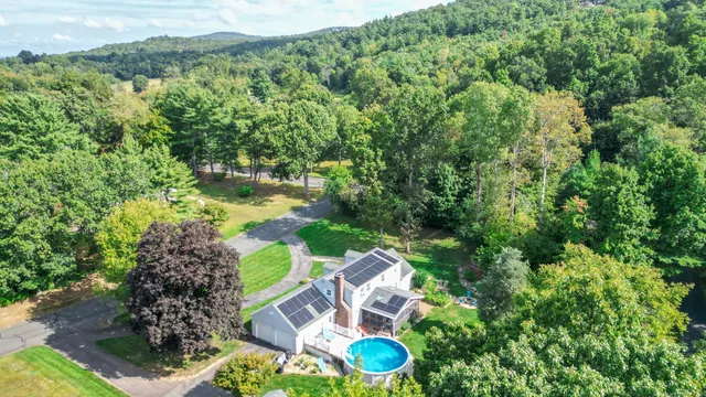 a view of yard with green space