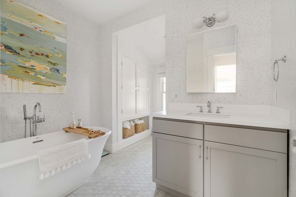 39 Upland Road Watertown, MA 02472 - Photo 19 of 37 Gallery Image 19