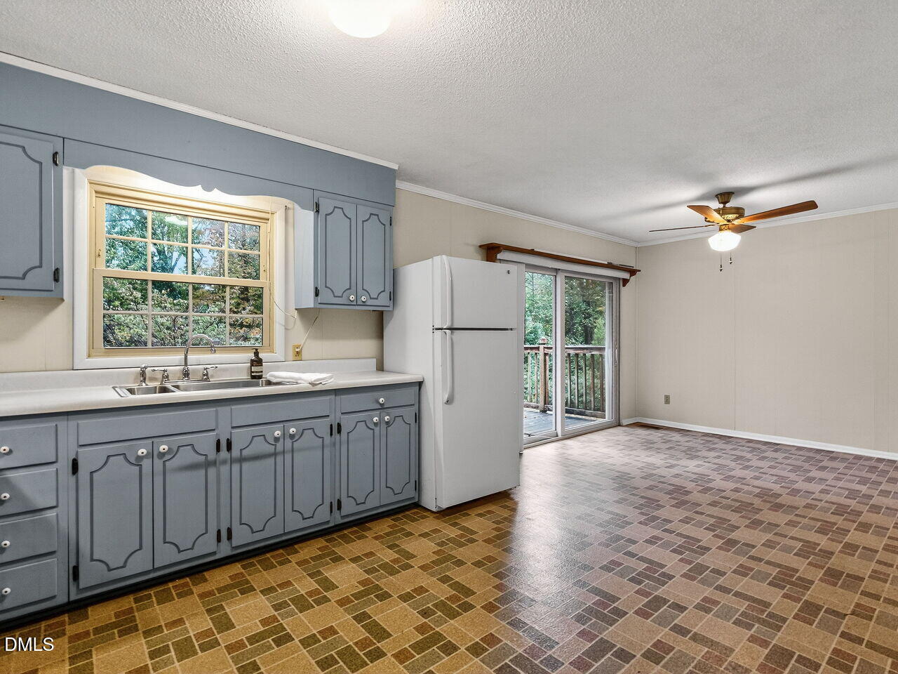 617 South Lakeside Drive Raleigh, NC 27606 - Photo 11 of 32 a kitchen with a sink and cabinets