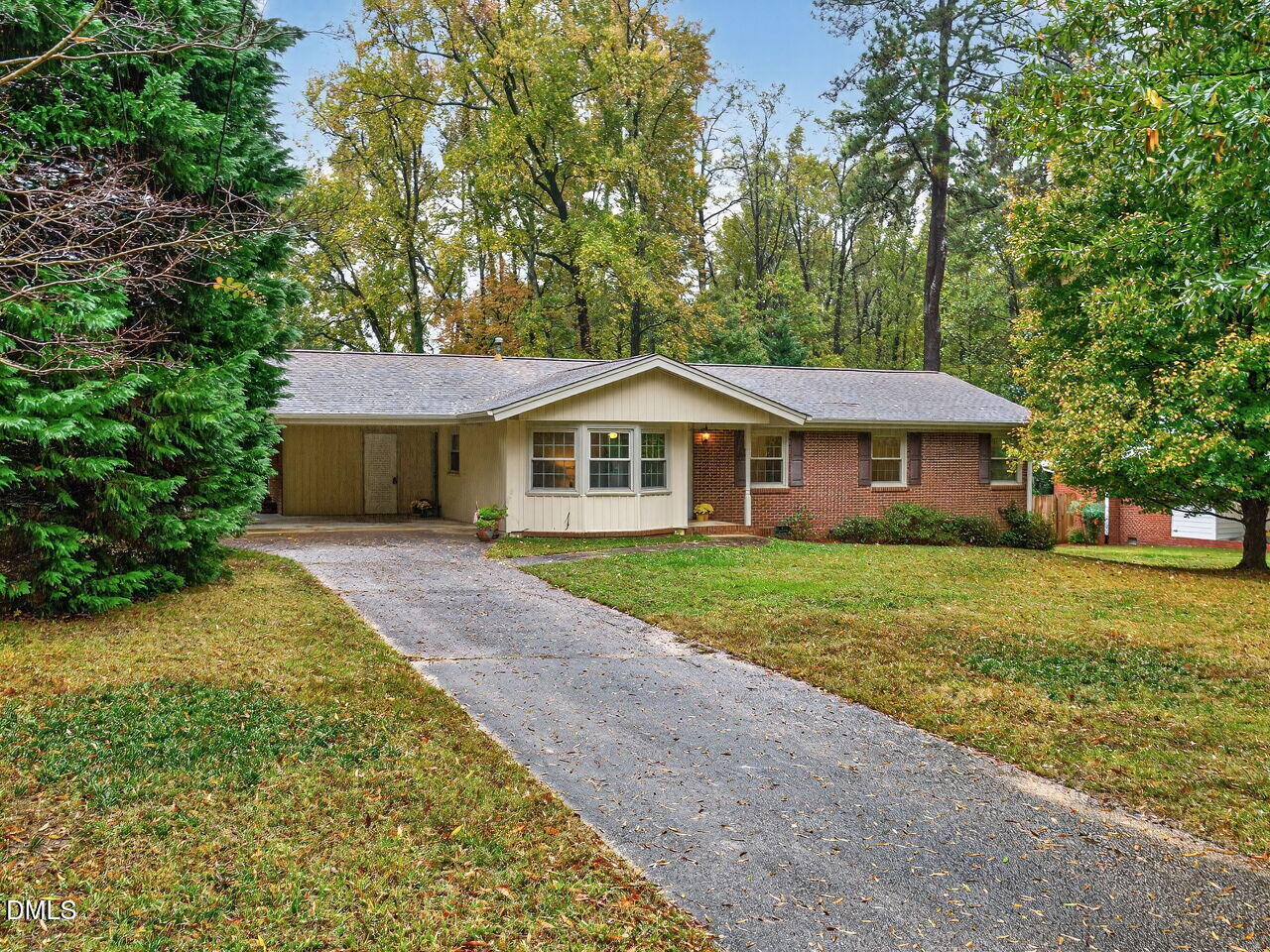 617 South Lakeside Drive Raleigh, NC 27606 - Photo 2 of 32 a front view of a house with a yard