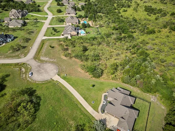 a view of residential houses with outdoor space