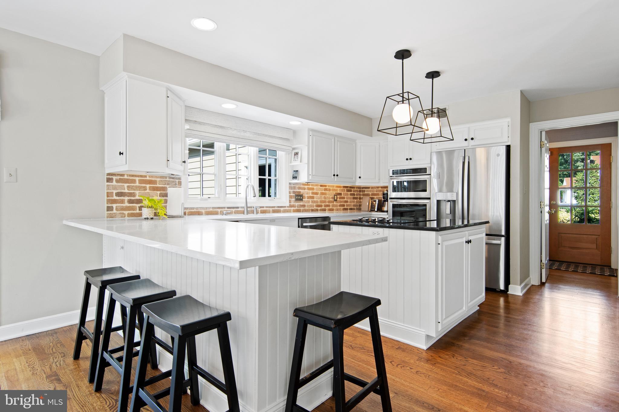 231 Ravenscliff Road Wayne, PA 19087 - Photo 21 of 71 Breakfast Bar seating