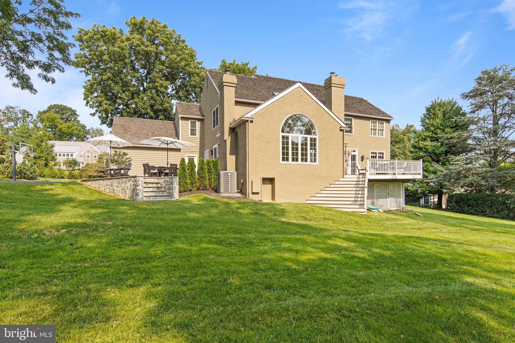 231 Ravenscliff Road Wayne, PA 19087 - Photo 64 of 71 Large rear yard