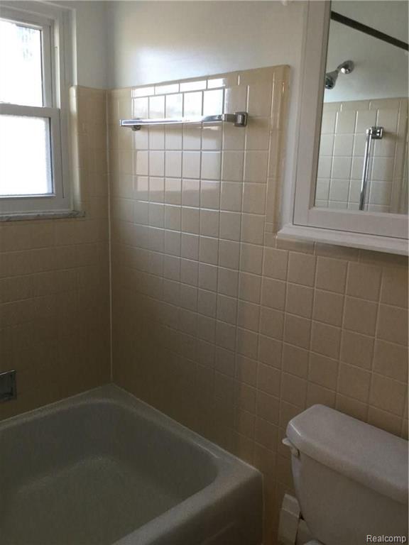 22999 West Seven Mile Road, Unit 18 Detroit, MI 48219 - Photo 4 of 12