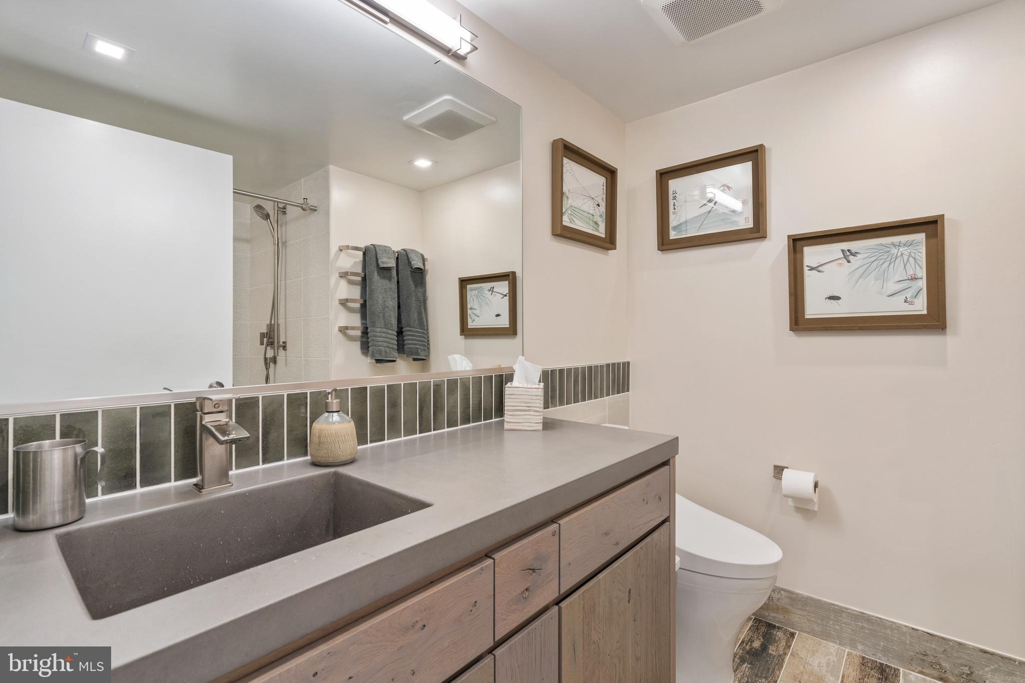 1700 Kalorama Road Northwest, Unit PH502 Washington, DC 20009 - Photo 17 of 50 a view of bathroom sink and mirror