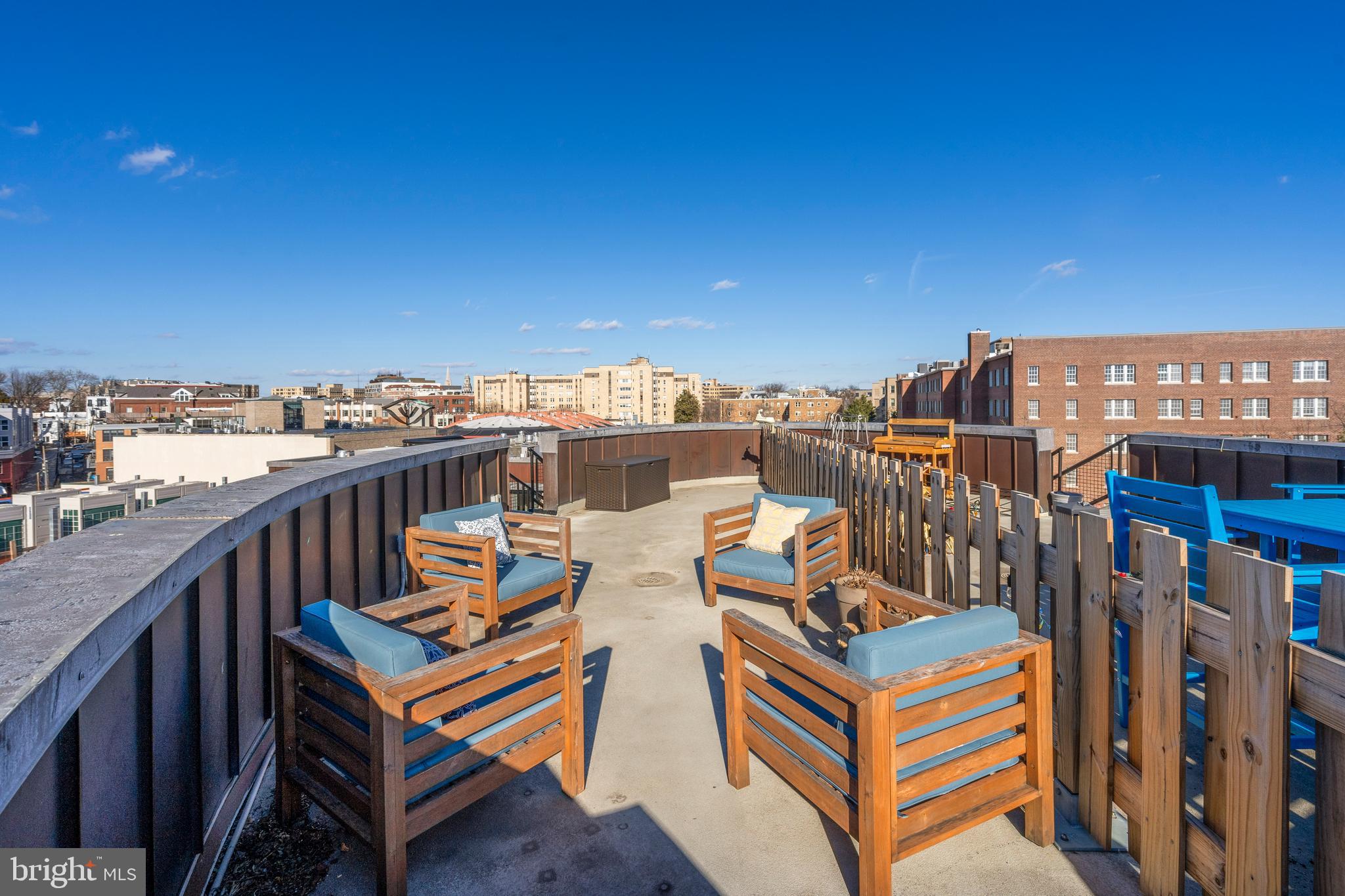 1700 Kalorama Road Northwest, Unit PH502 Washington, DC 20009 - Photo 45 of 50 a view of a balcony with chairs