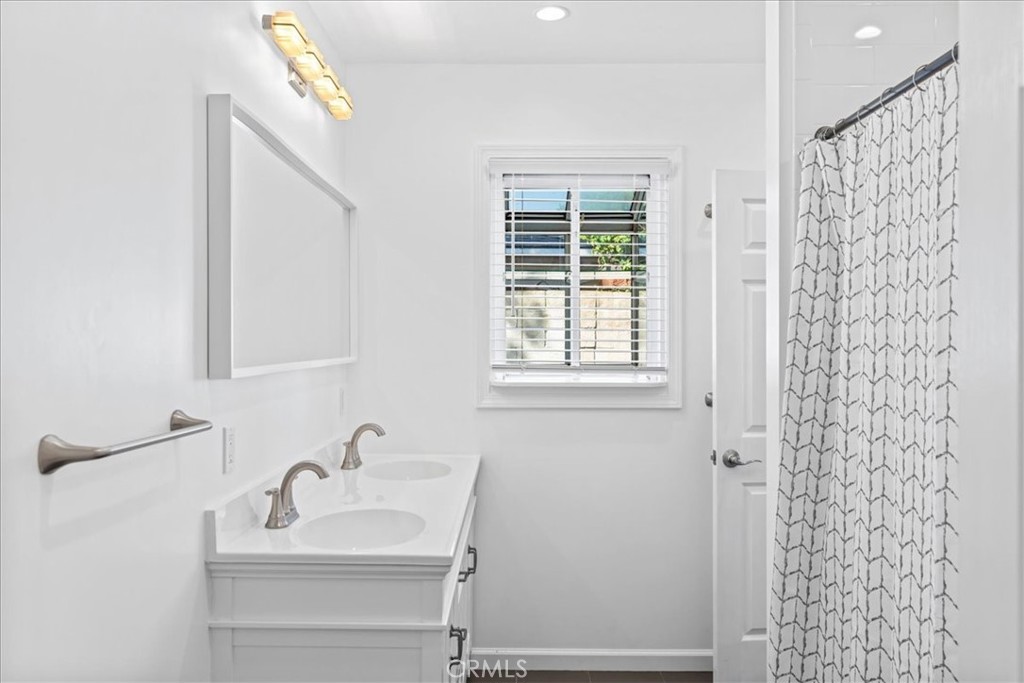 421 East Roosevelt Road Long Beach, CA 90807 - Photo 11 of 18