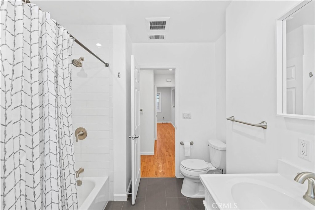 421 East Roosevelt Road Long Beach, CA 90807 - Photo 12 of 18