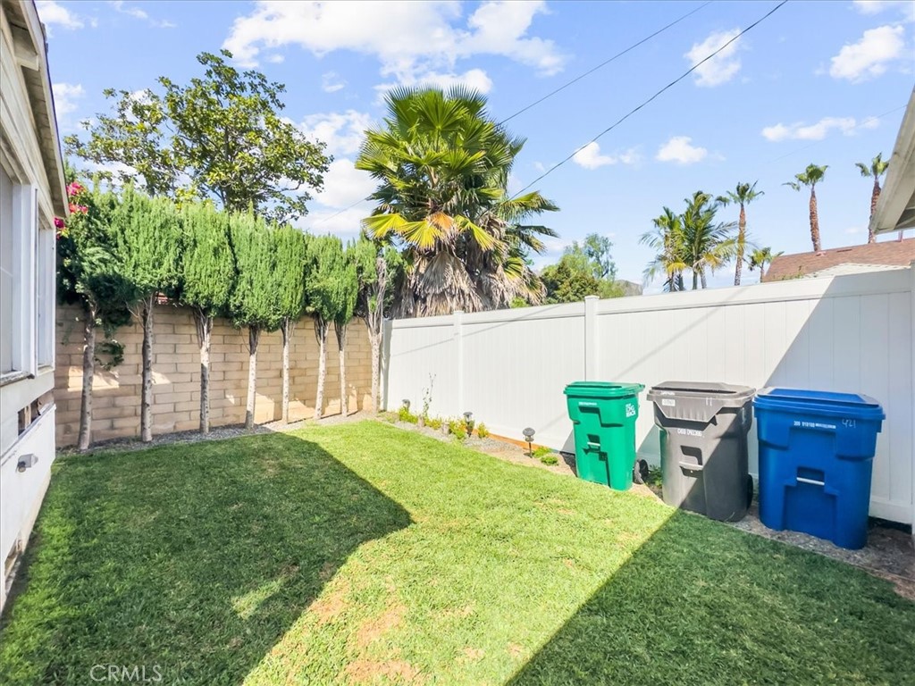 421 East Roosevelt Road Long Beach, CA 90807 - Photo 17 of 18