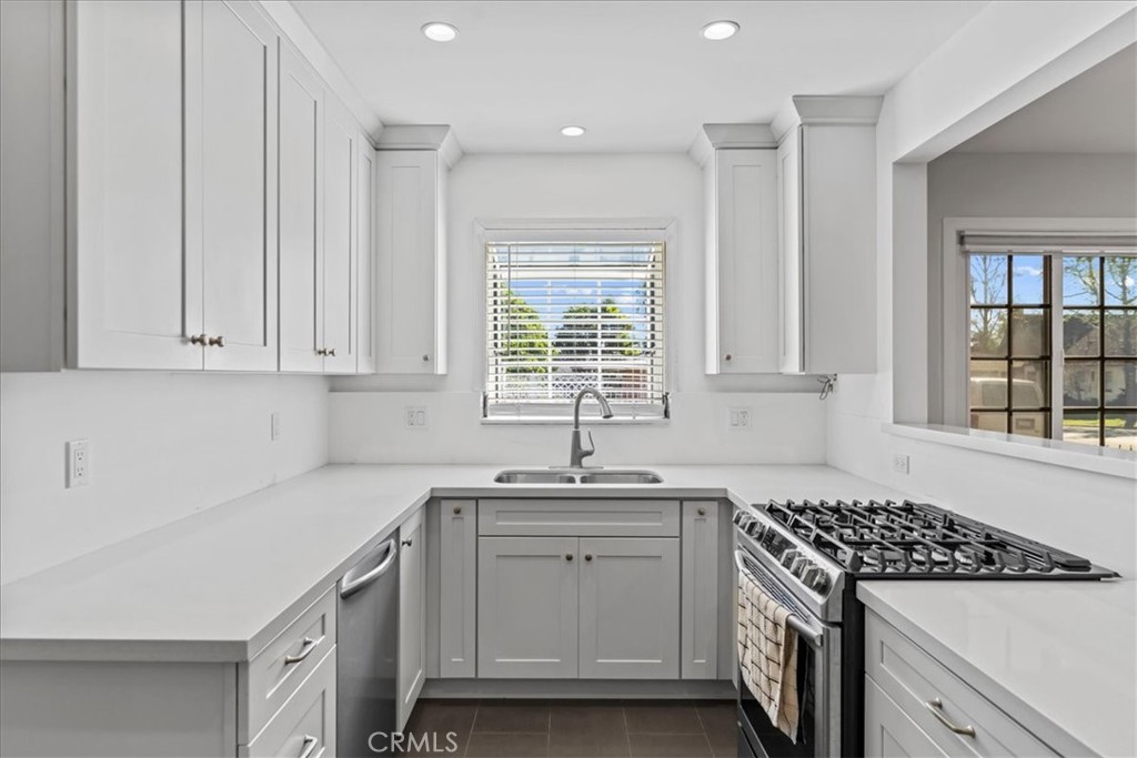 421 East Roosevelt Road Long Beach, CA 90807 - Photo 8 of 18