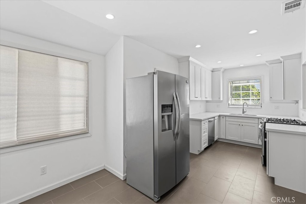 421 East Roosevelt Road Long Beach, CA 90807 - Photo 9 of 18