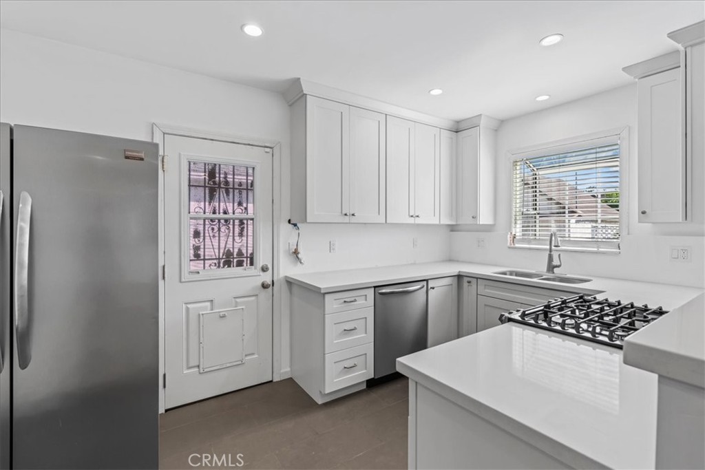 421 East Roosevelt Road Long Beach, CA 90807 - Photo 10 of 18