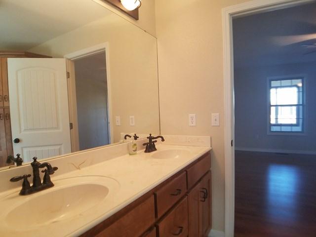 667 Low Gap Road Sparta, TN 38583 - Photo 13 of 34 Master Bathroom