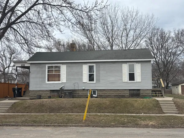 $129,900 | 611 4th Street Southwest, Willmar, MN 56201