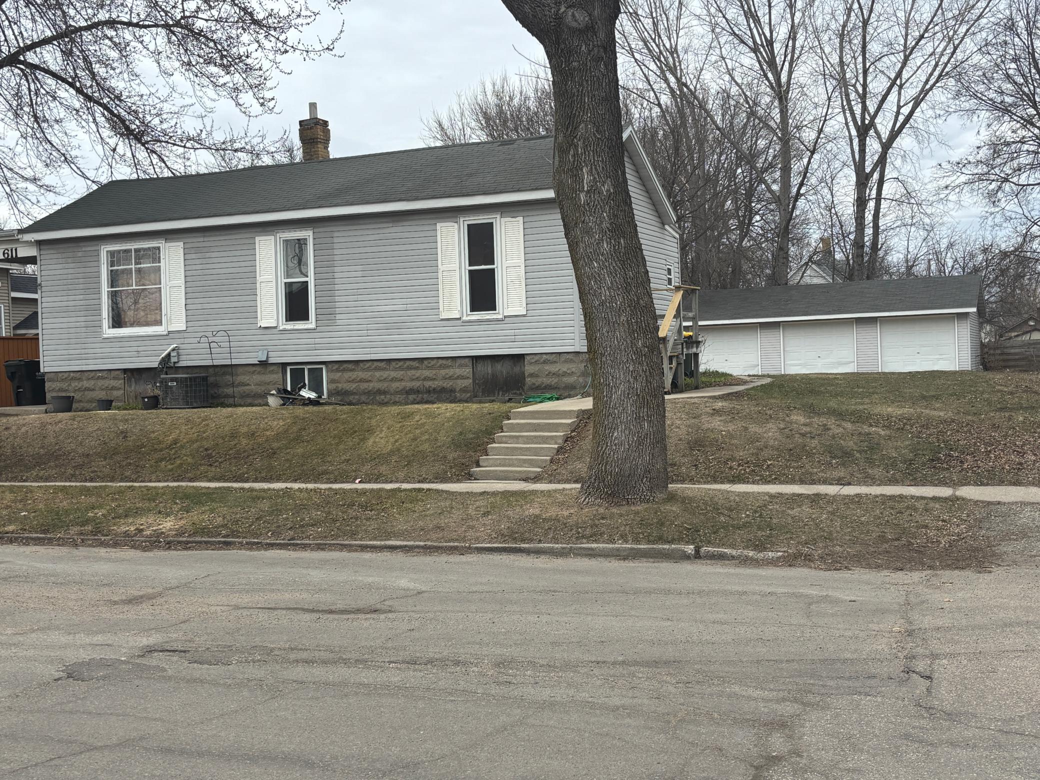 611 4th Street Southwest Willmar, MN 56201 - Photo 2 of 5