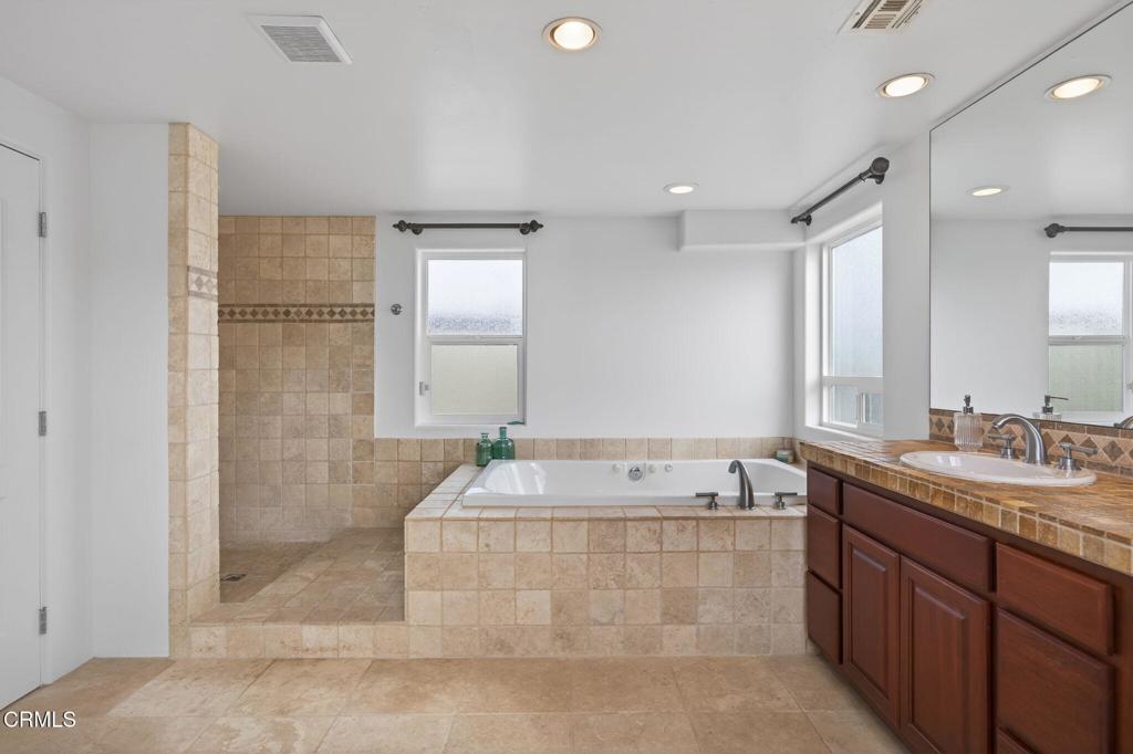 264 Hollywood Boulevard Oxnard, CA 93035 - Photo 37 of 57