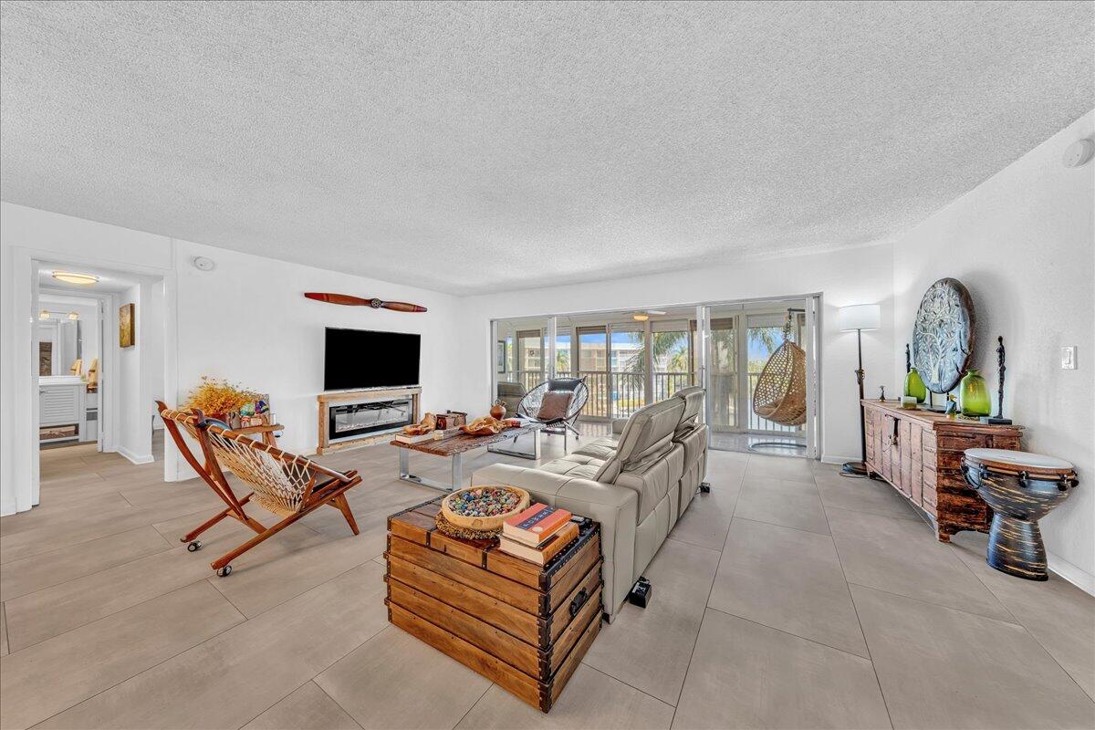1523 East Hillsboro Boulevard, Unit 531 Deerfield Beach, FL 33441 - Photo 20 of 71 a living room with furniture and a flat screen tv