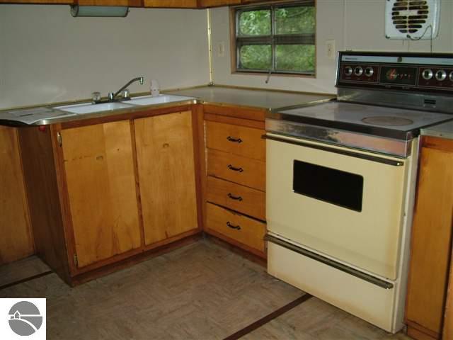 6020 Chase Bridge Road Grayling, MI 49738 - Photo 15 of 21 1728090-17.JPG