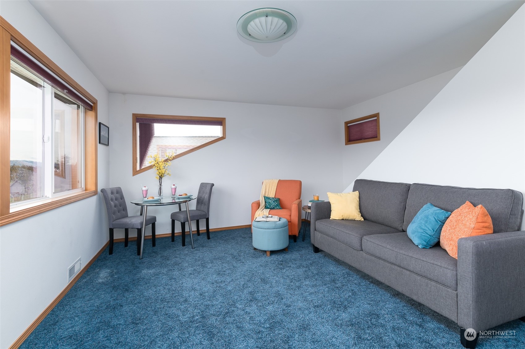 2131 Central Road Everson, WA 98247 - Photo 18 of 40 a living room with furniture and a window