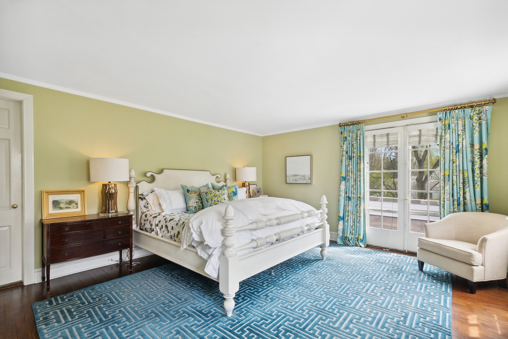 220 Dewindt Road Winnetka, IL 60093 - Photo 33 of 53 a bedroom with a bed and a couch