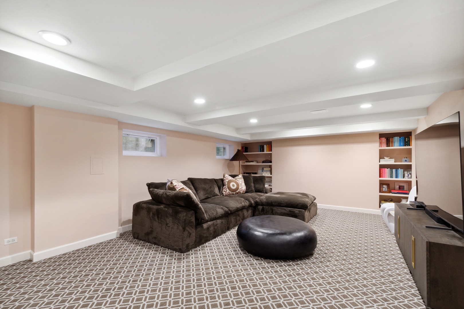 220 Dewindt Road Winnetka, IL 60093 - Photo 45 of 53 a living room with furniture