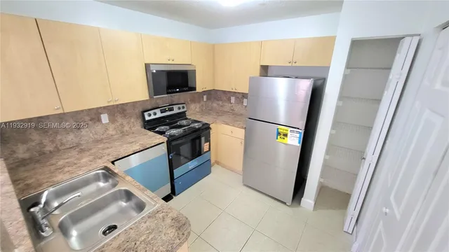 $2,350 | 4911 Schooner Drive, Unit 5208, Dania Beach, FL 33312