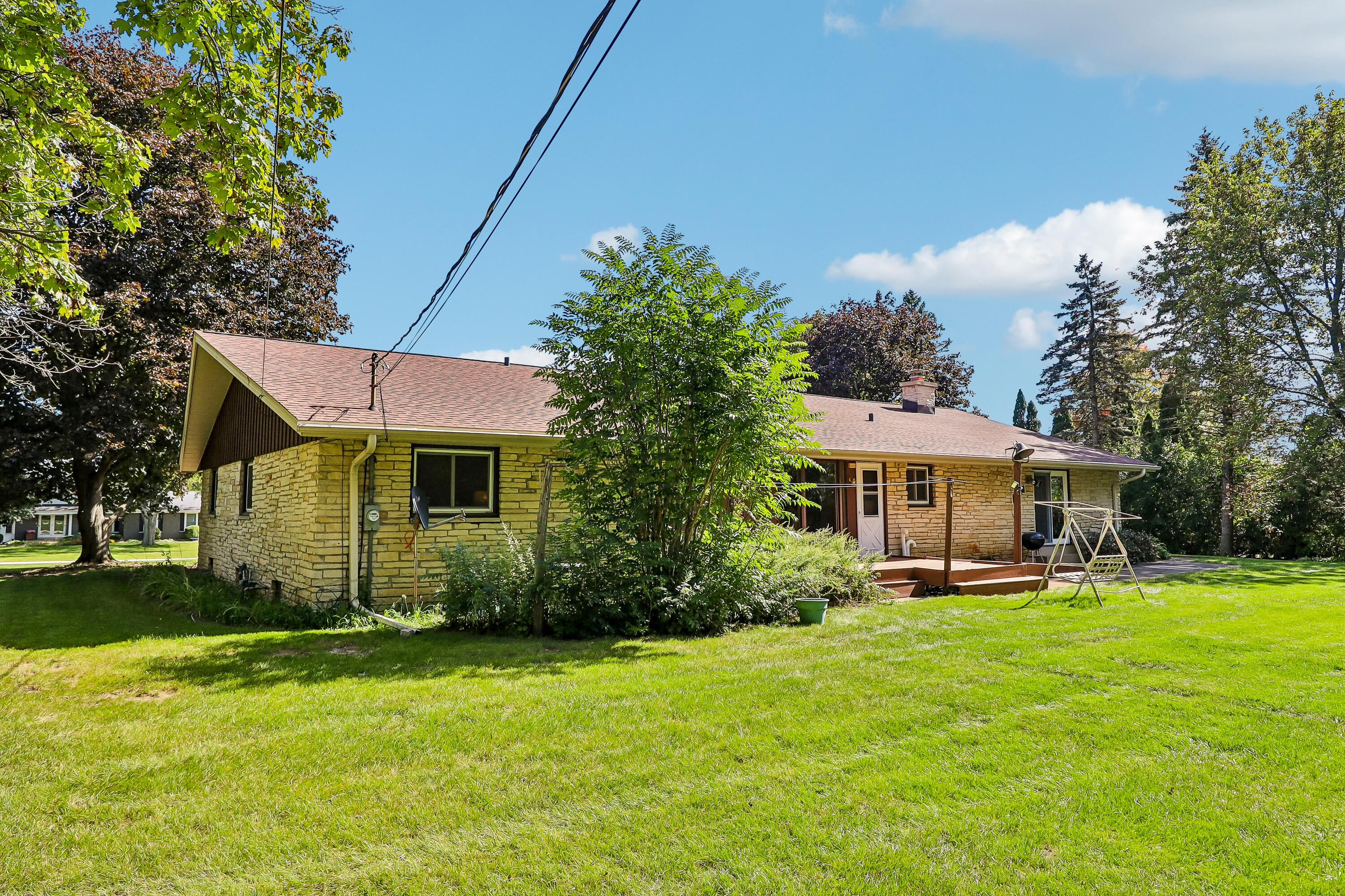 1555 Valley Ridge Drive Brookfield, WI 53005 - Photo 53 of 62 Side View