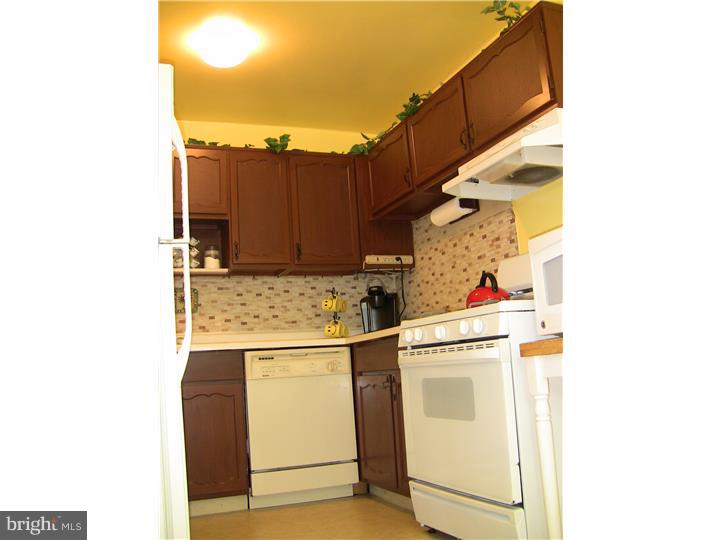 12237 Medford Road Philadelphia, PA 19154 - Photo 9 of 19 Kitchen